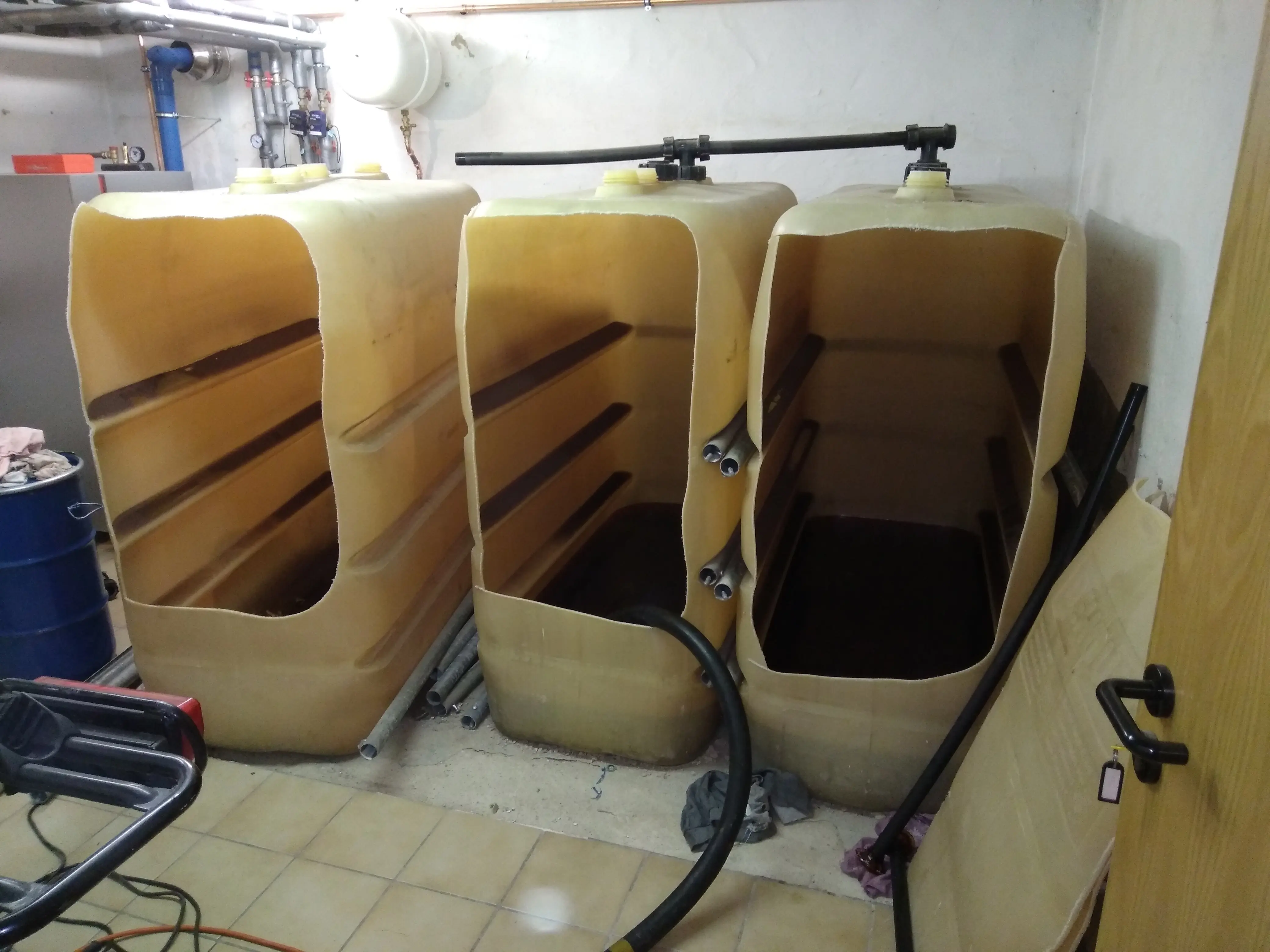 Entsorgung von 3x 1500L Kunststofftanks – MAR-Tankservice Karlsruhe