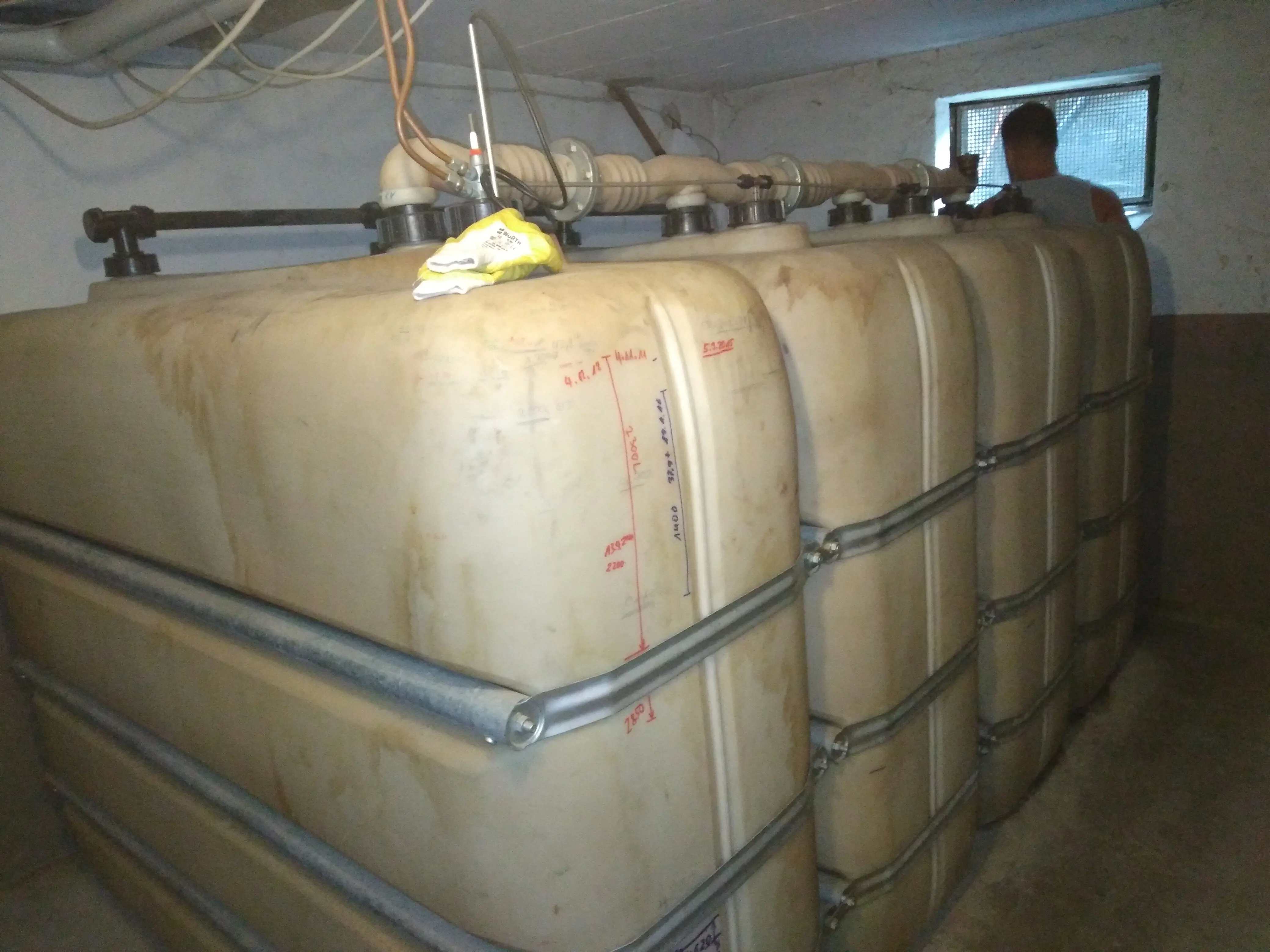 Entsorgung 4x 2.000L Kunststofftanks – MAR-Tankservice Karlsruhe